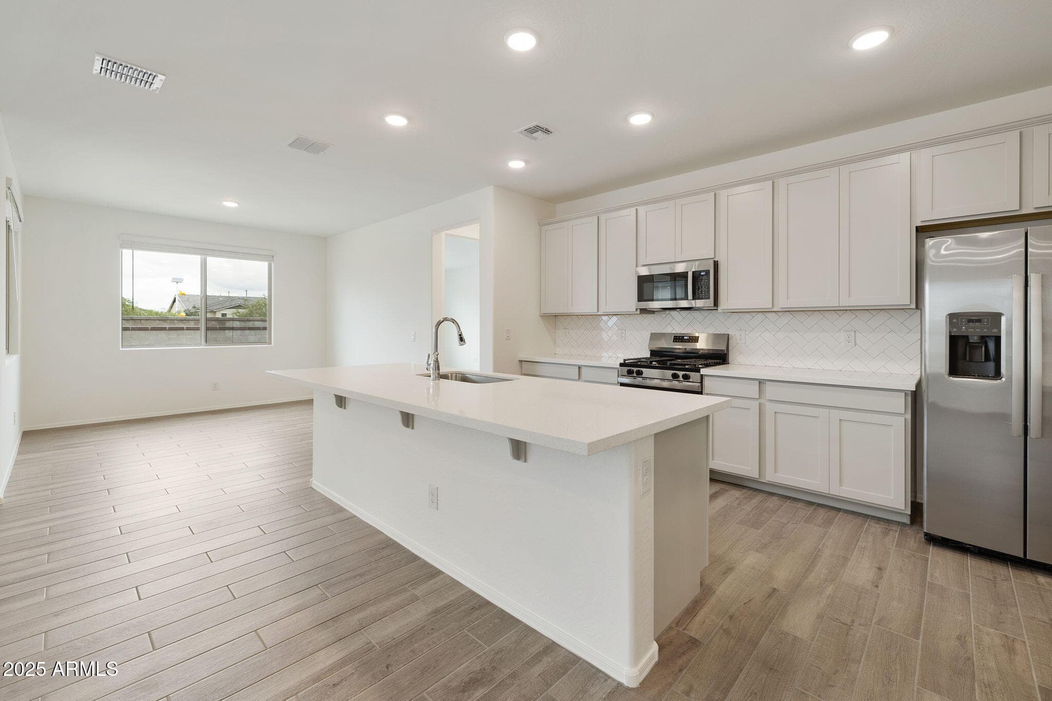 17328 W Dahlia Drive — photo 8