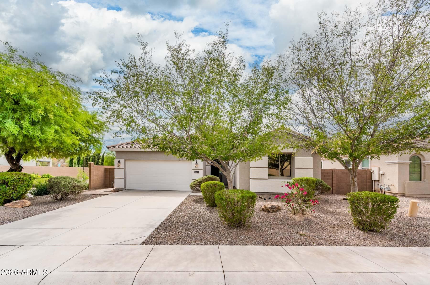 685 E Hummingbird Way