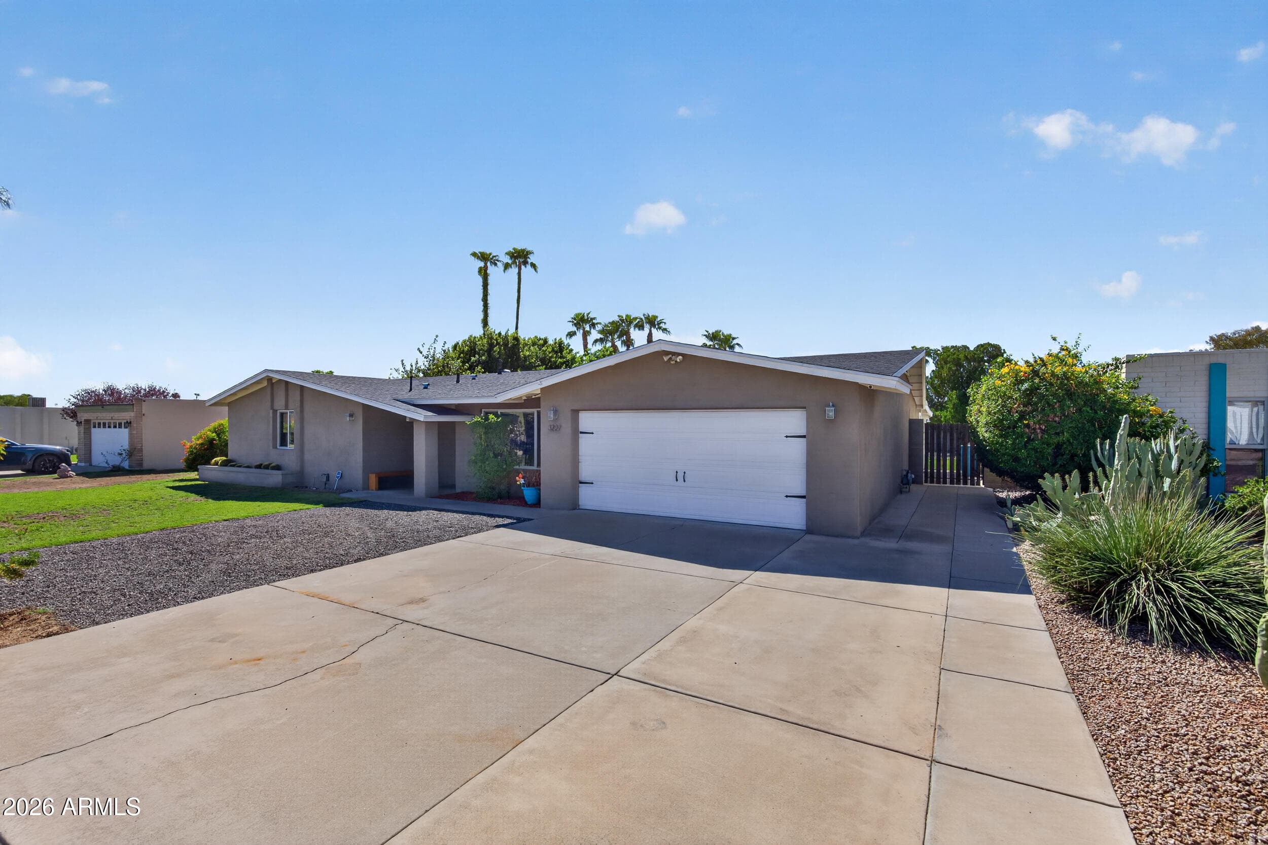 3227 E Corrine Drive — photo 3