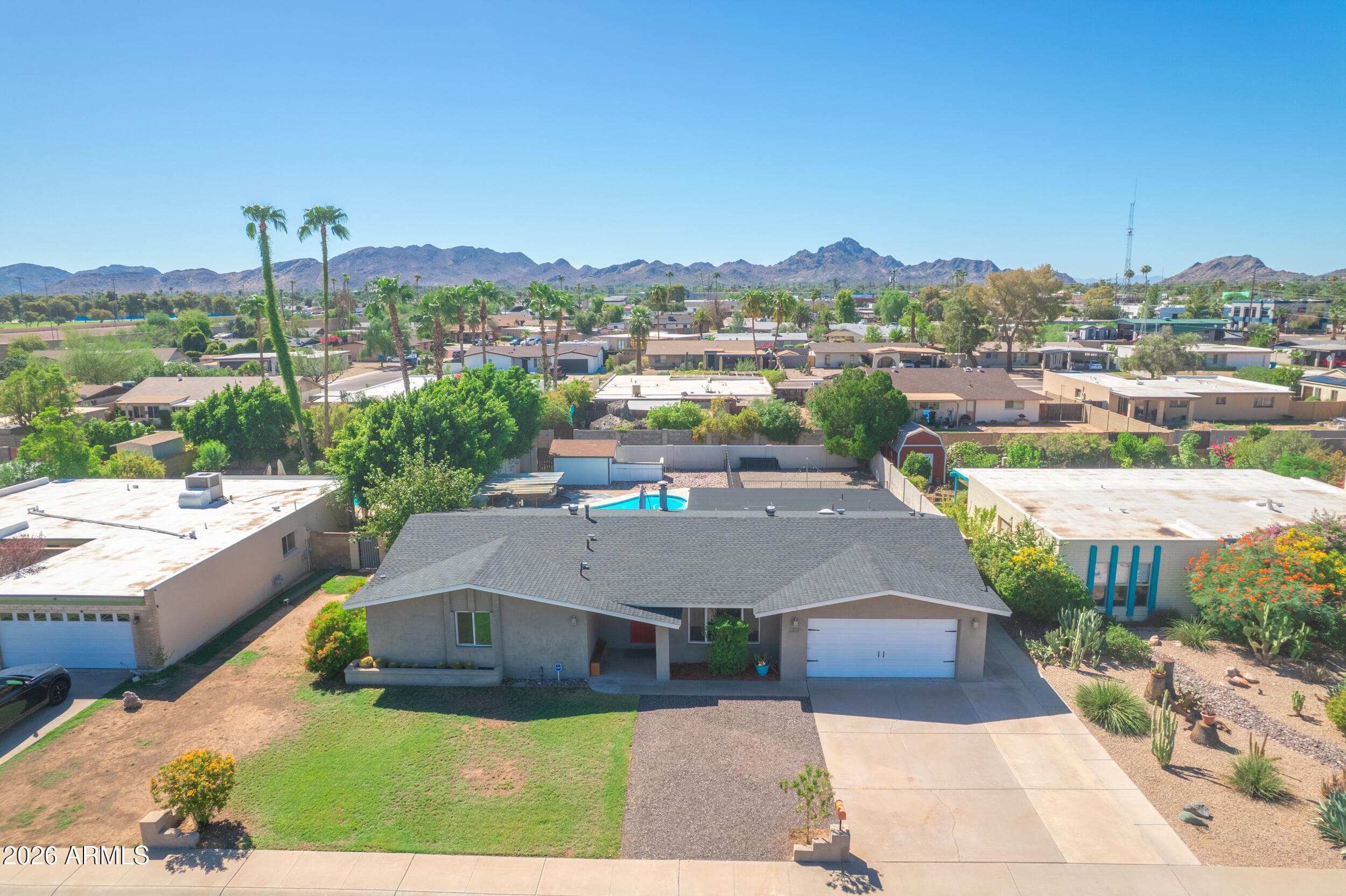 3227 E Corrine Drive — photo 2