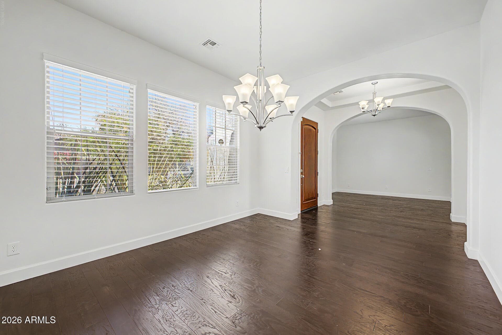 2923 E Constance Way — photo 2