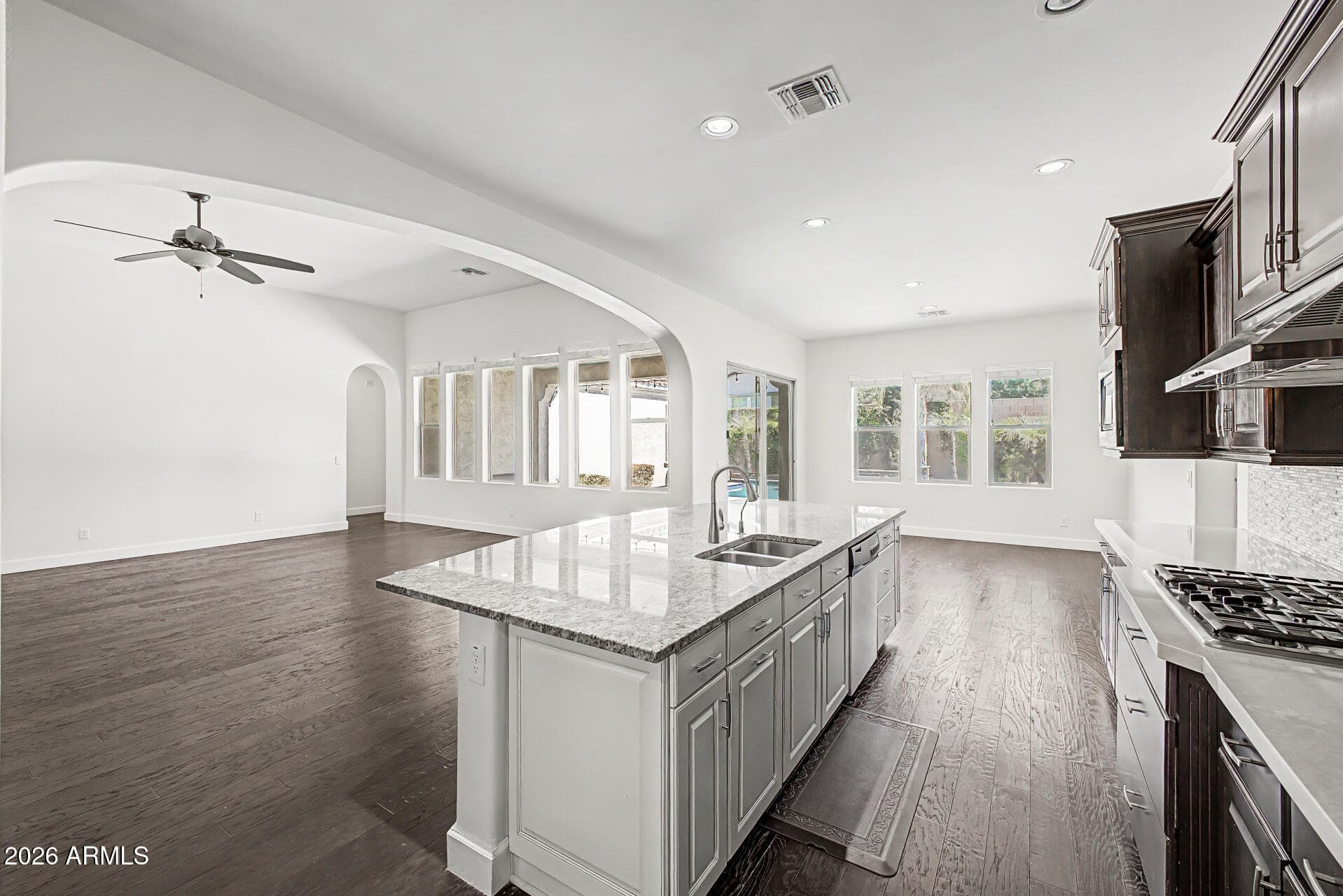 2923 E Constance Way — photo 8