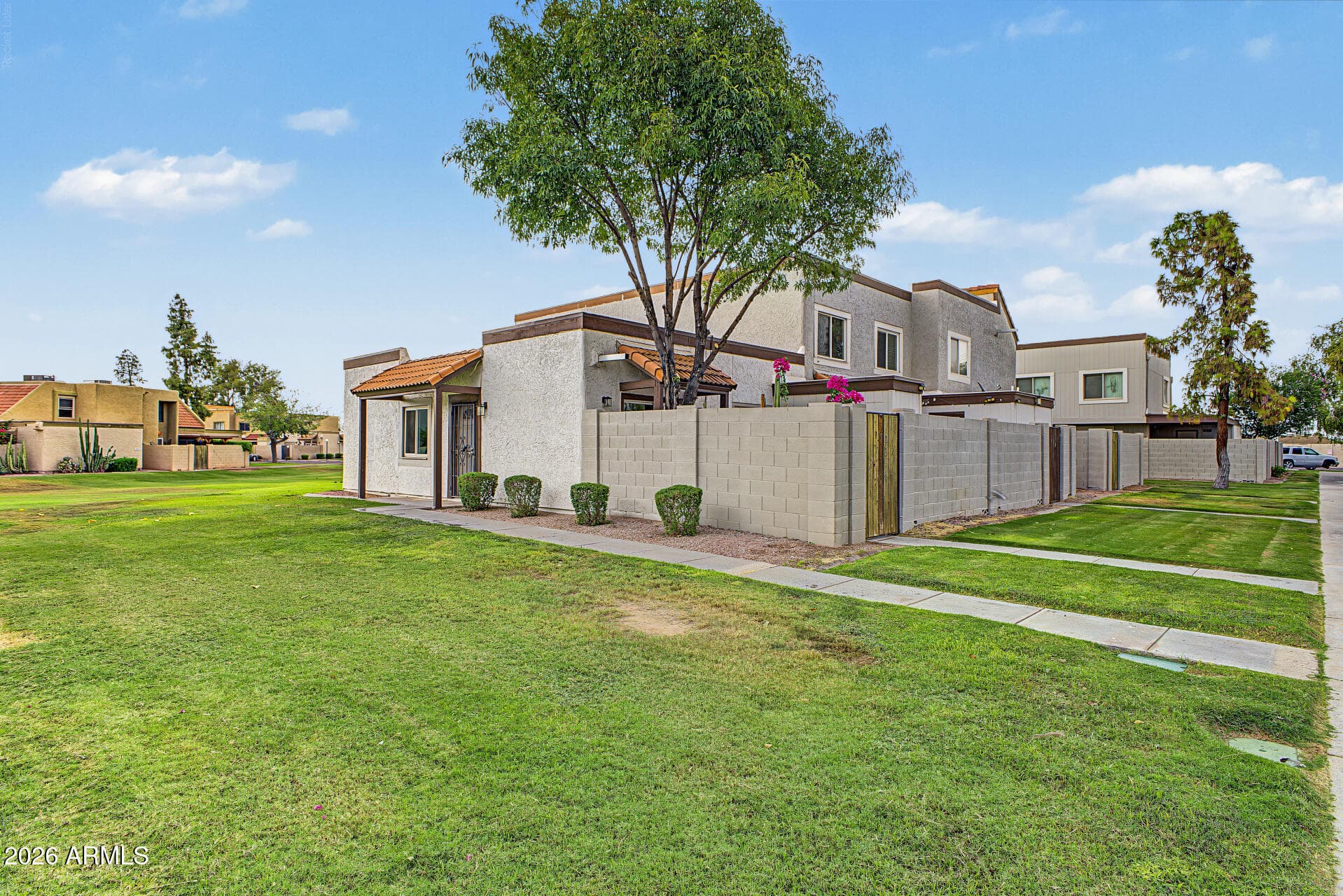 952 E Diamond Drive — photo 2
