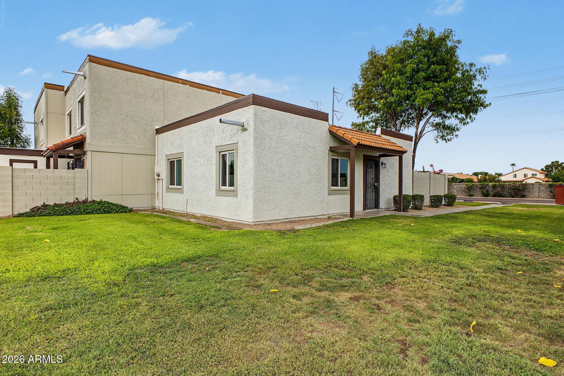 952 E Diamond Drive — photo 3