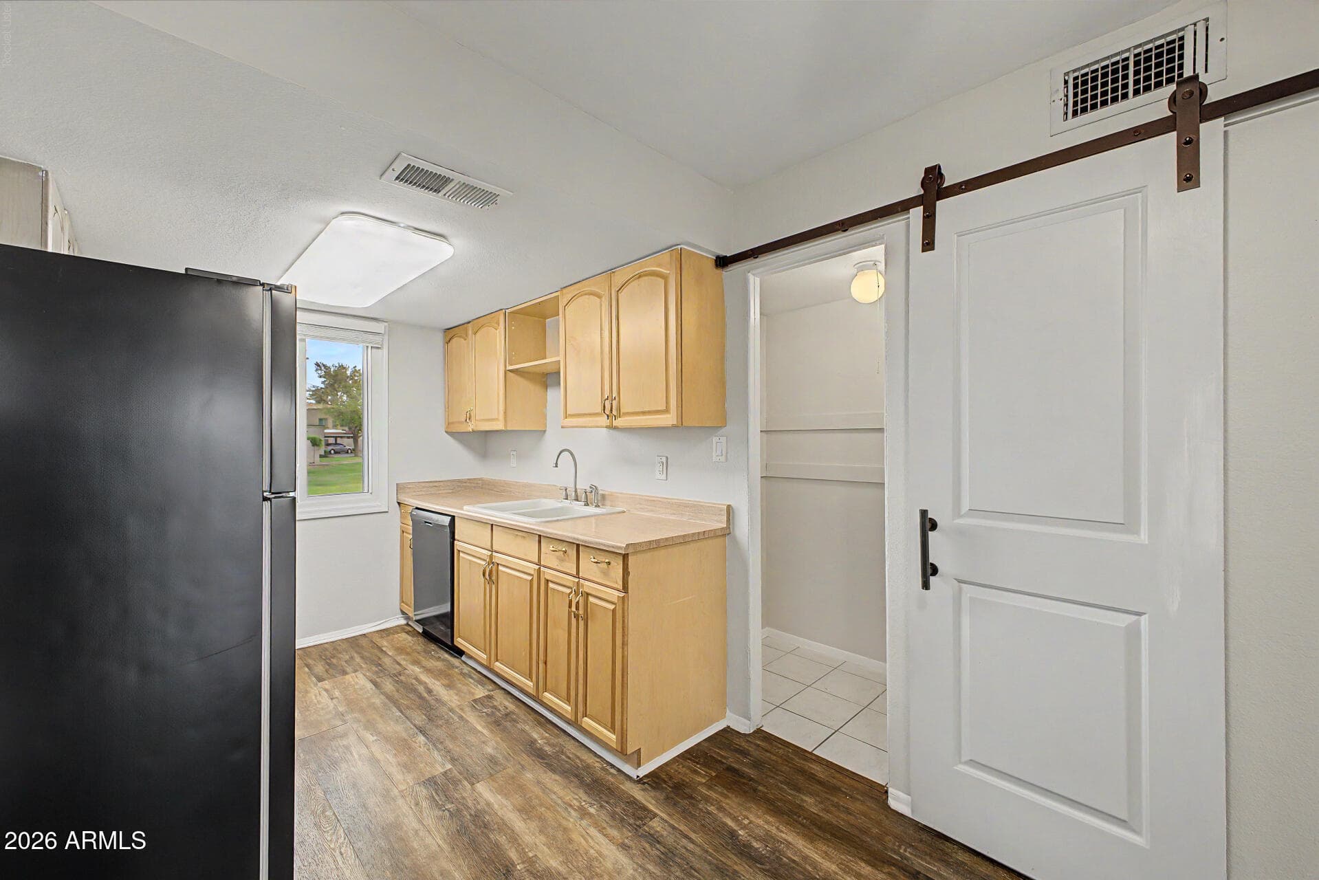 952 E Diamond Drive — photo 6
