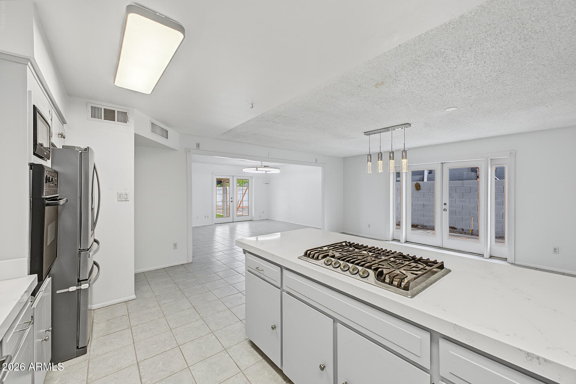 1537 E Bishop Drive — photo 4