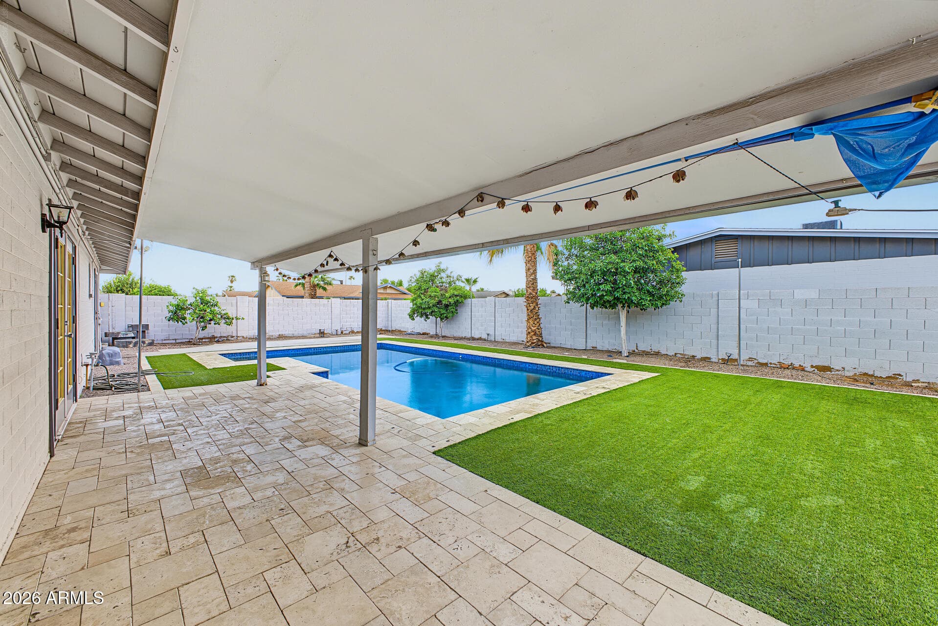 1537 E Bishop Drive — photo 2