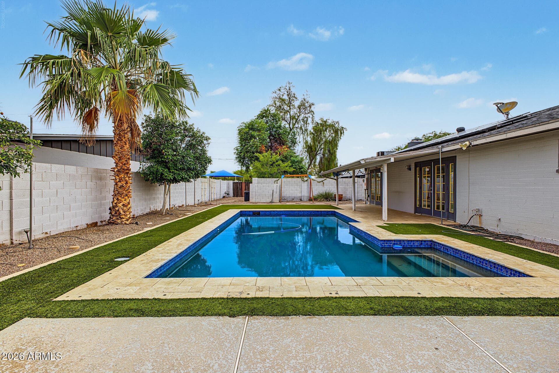 1537 E Bishop Drive — photo 3