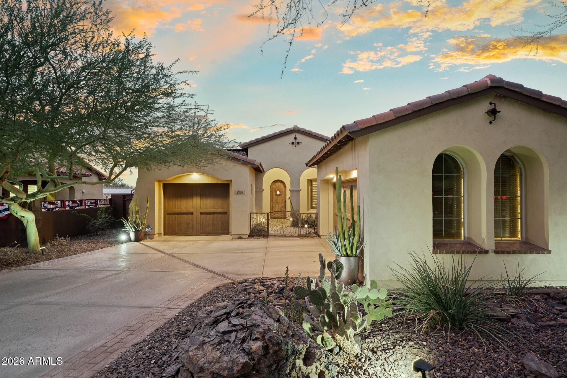 2334 E Samantha Way — photo 2