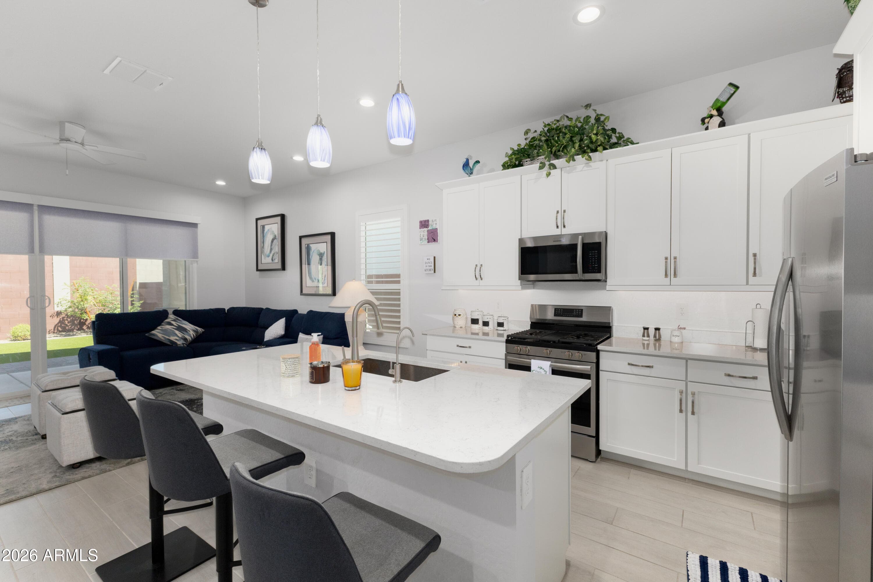 10240 W Lone Cactus Drive — photo 2