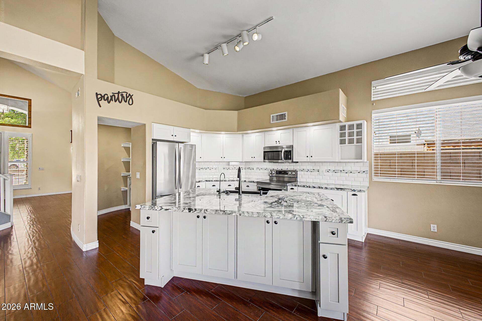 711 N Pheasant Drive — photo 2