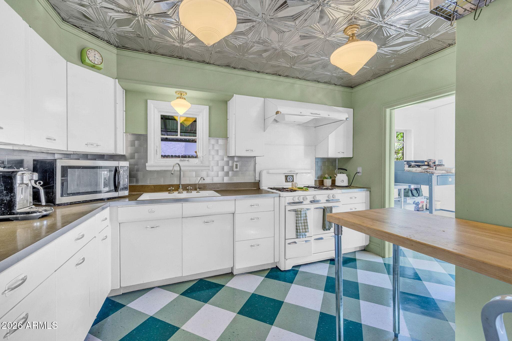 1813 E Willetta Street — photo 3