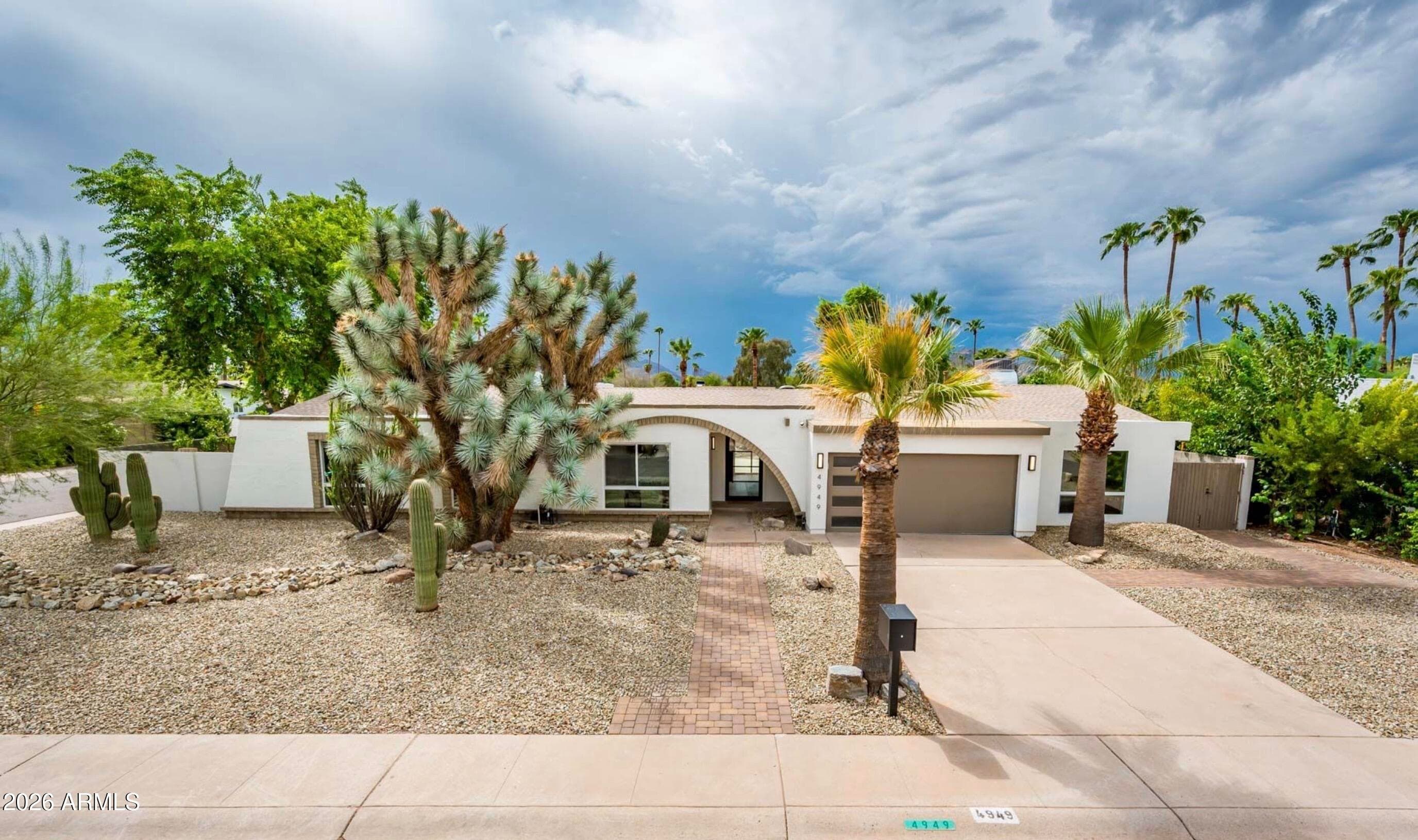 4949 E Shaw Butte Drive — photo 2