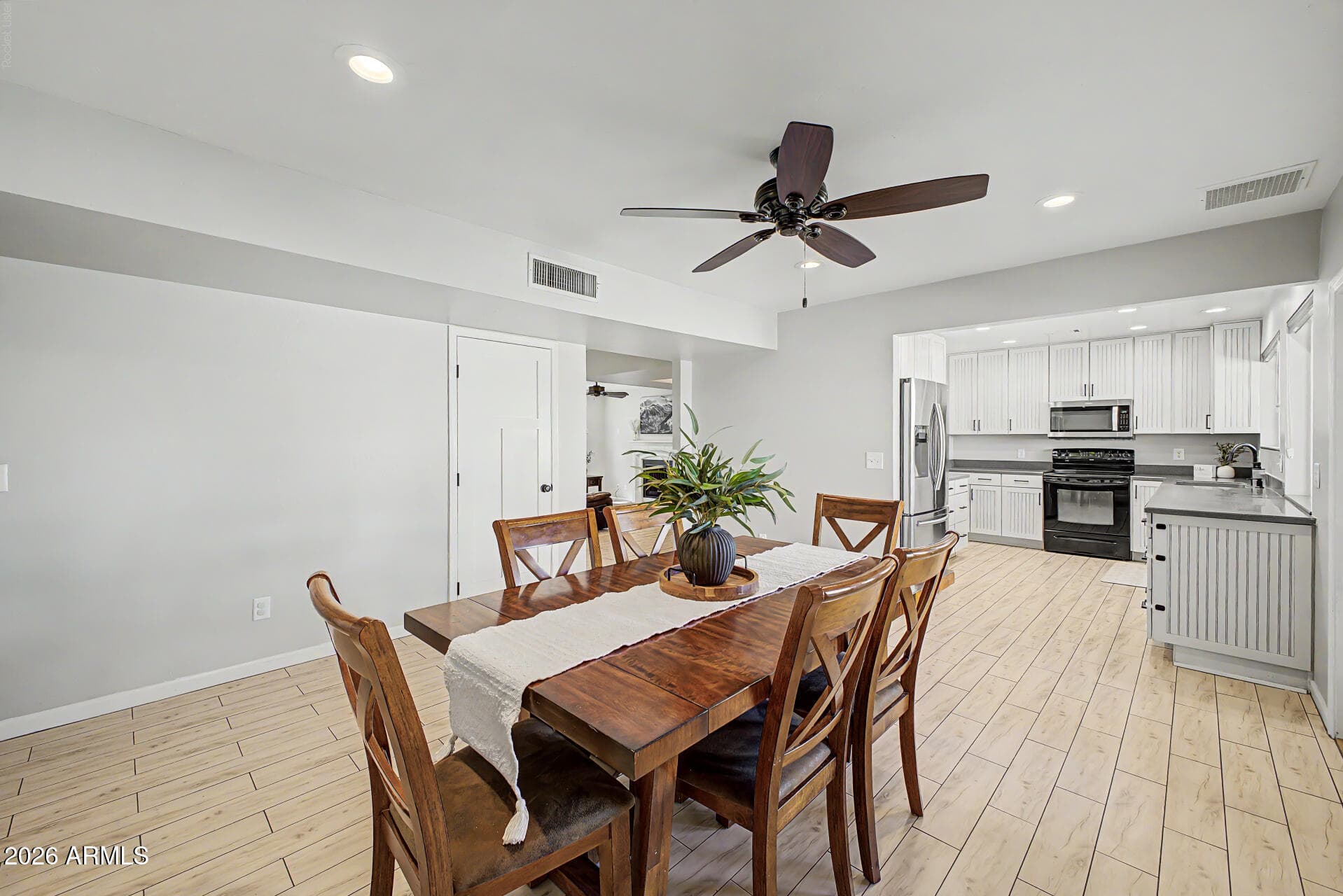 1421 W Impala Avenue — photo 8