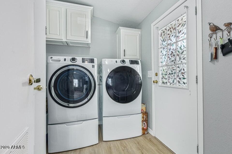 2233 E Behrend Drive 9 — photo 4