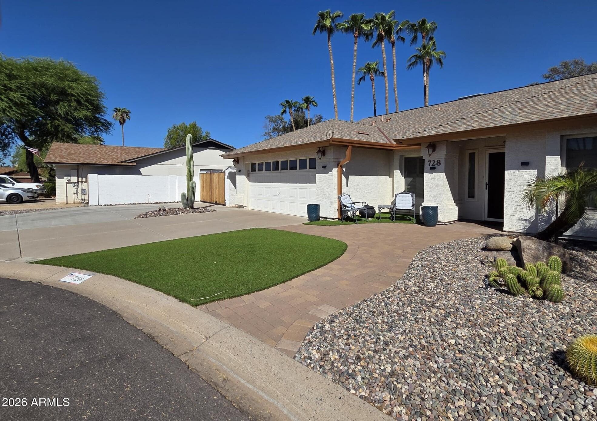 728 E Kings Avenue — photo 2
