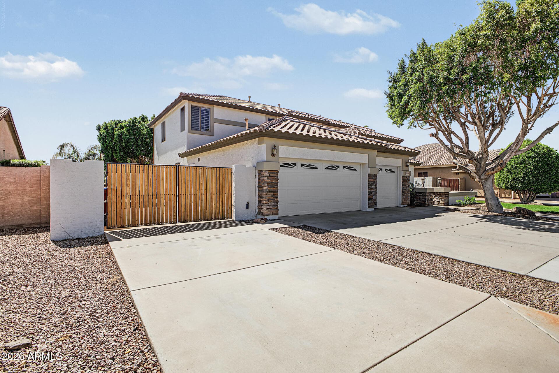 8039 W Foothill Drive — photo 2