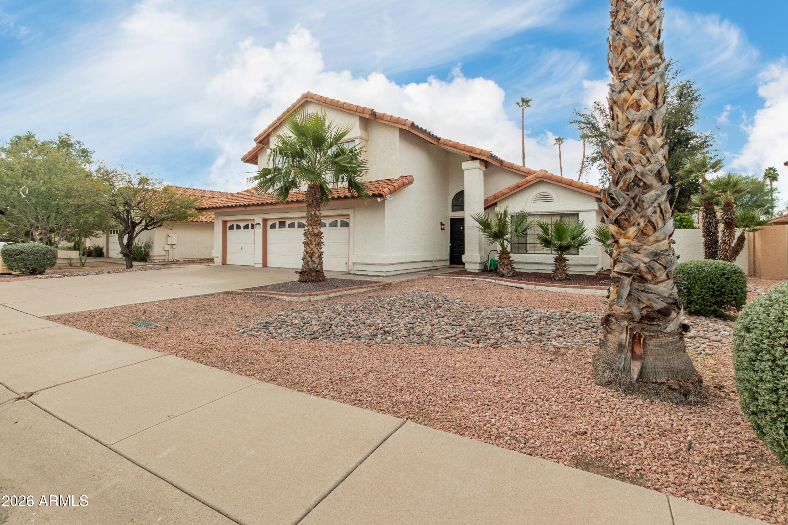 987 E Divot Drive — photo 2