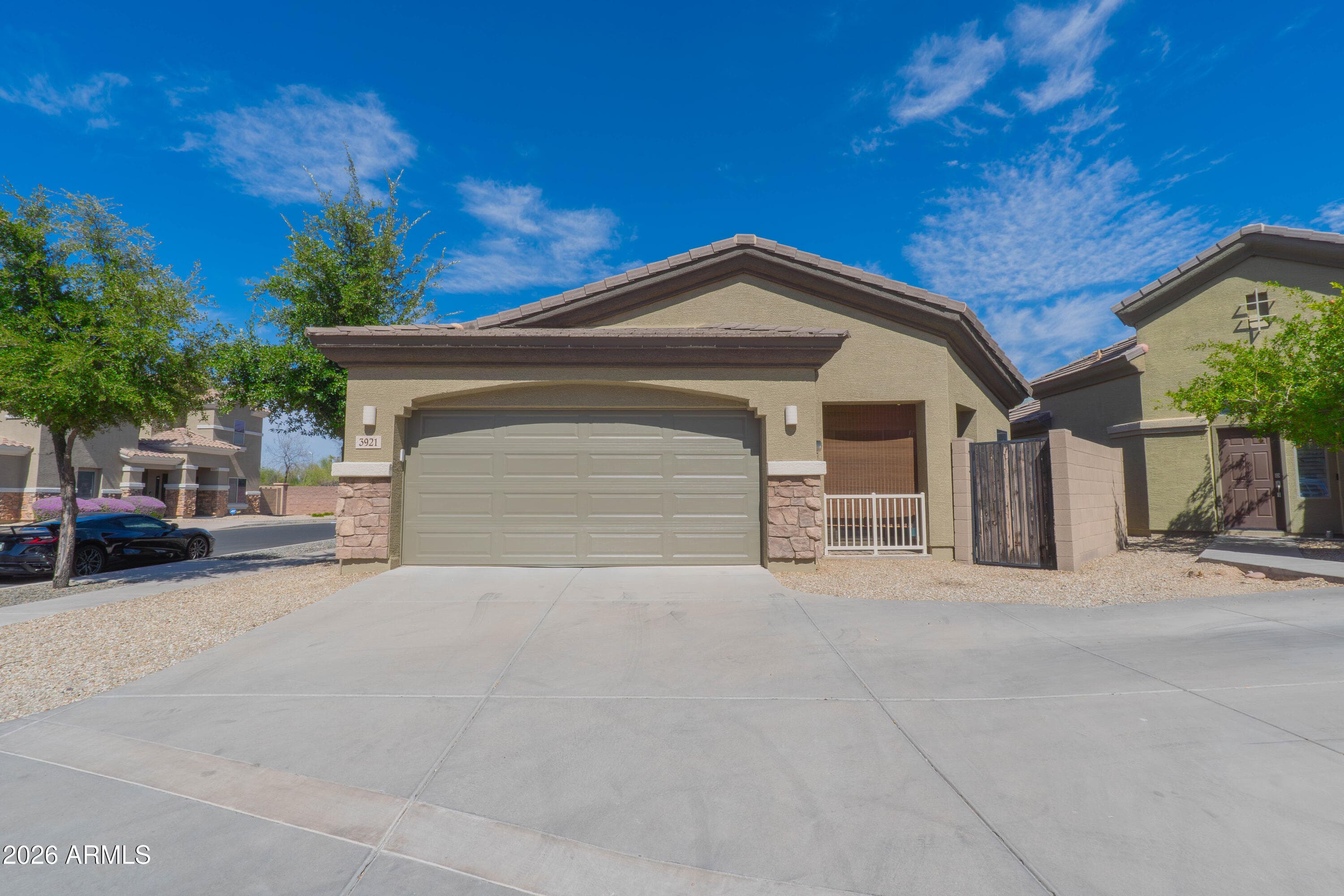 3921 E Sophie Lane — photo 4
