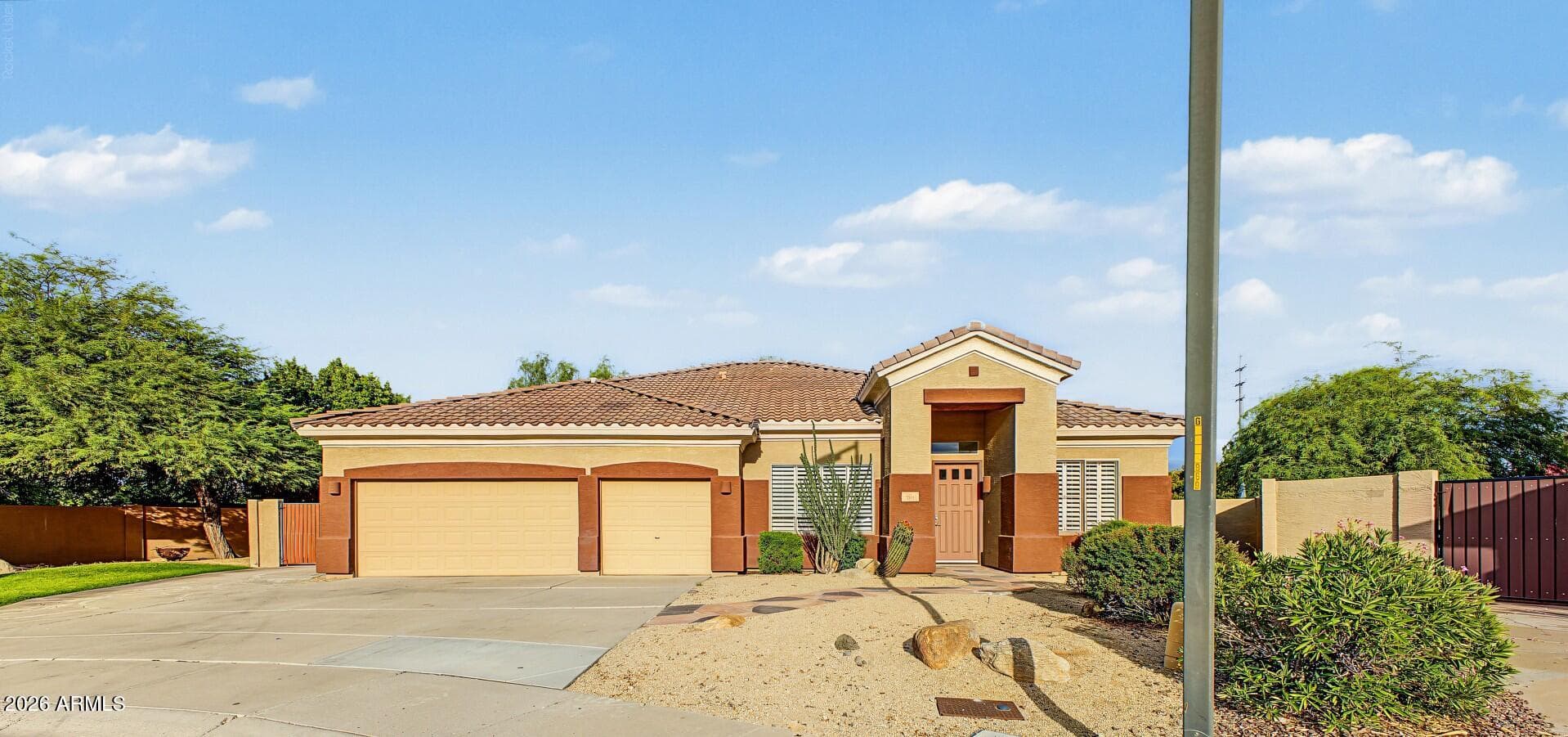 1571 E Stirrup Court — photo 2