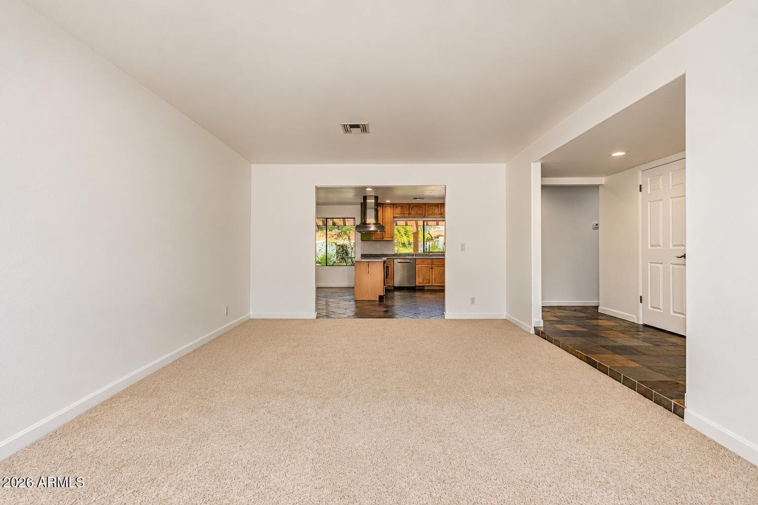 142 E Voltaire Avenue — photo 6