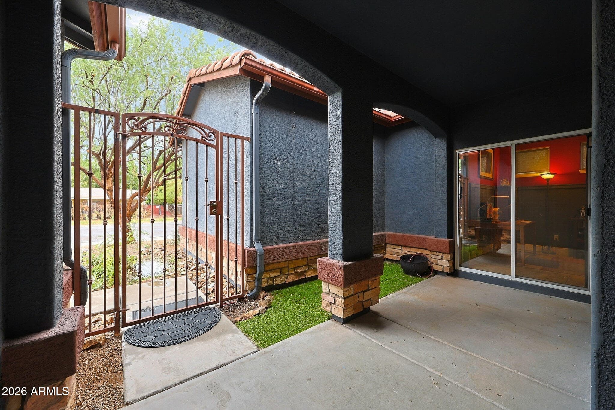 2334 W Myrtle Avenue — photo 4