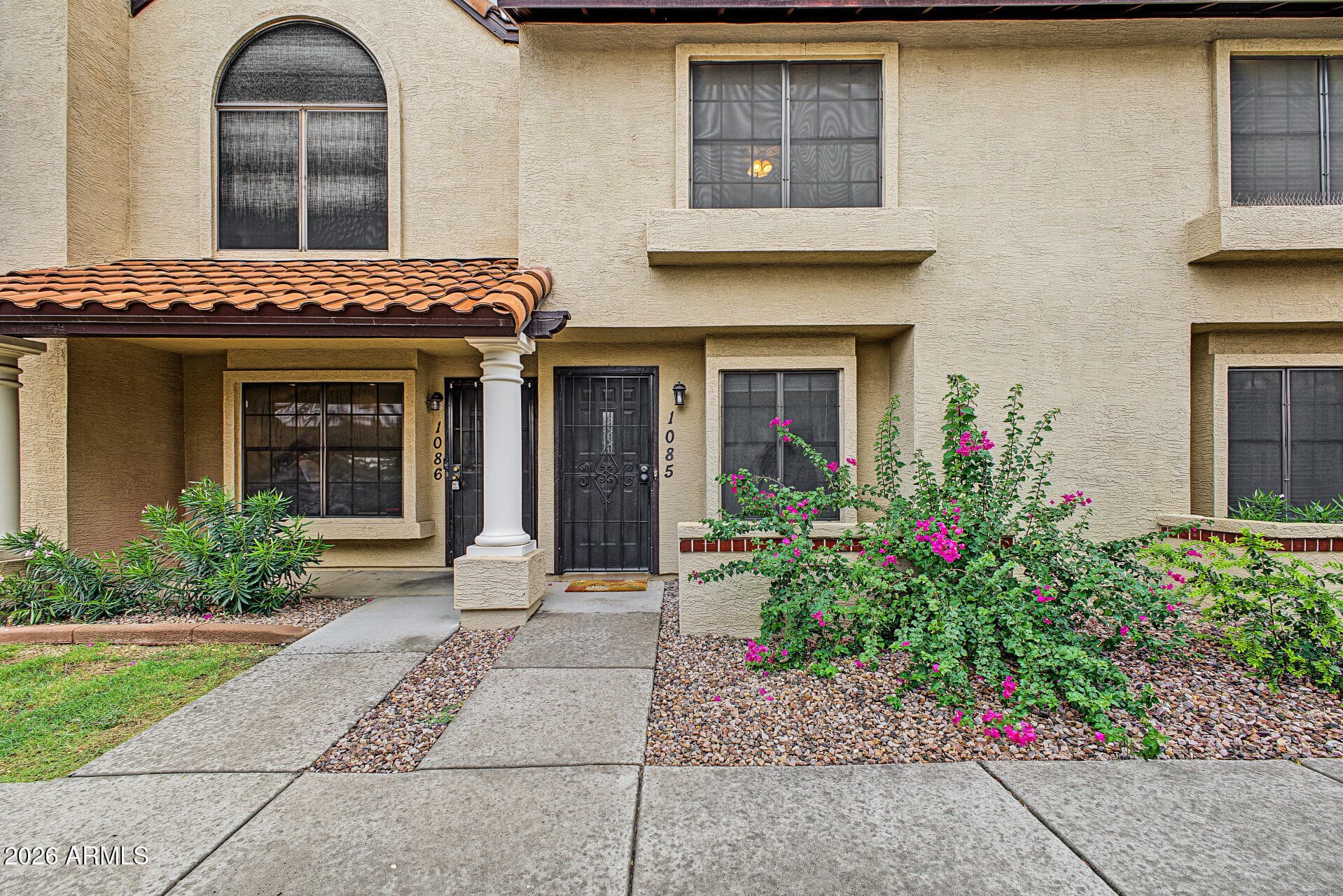 921 W University Drive 1085