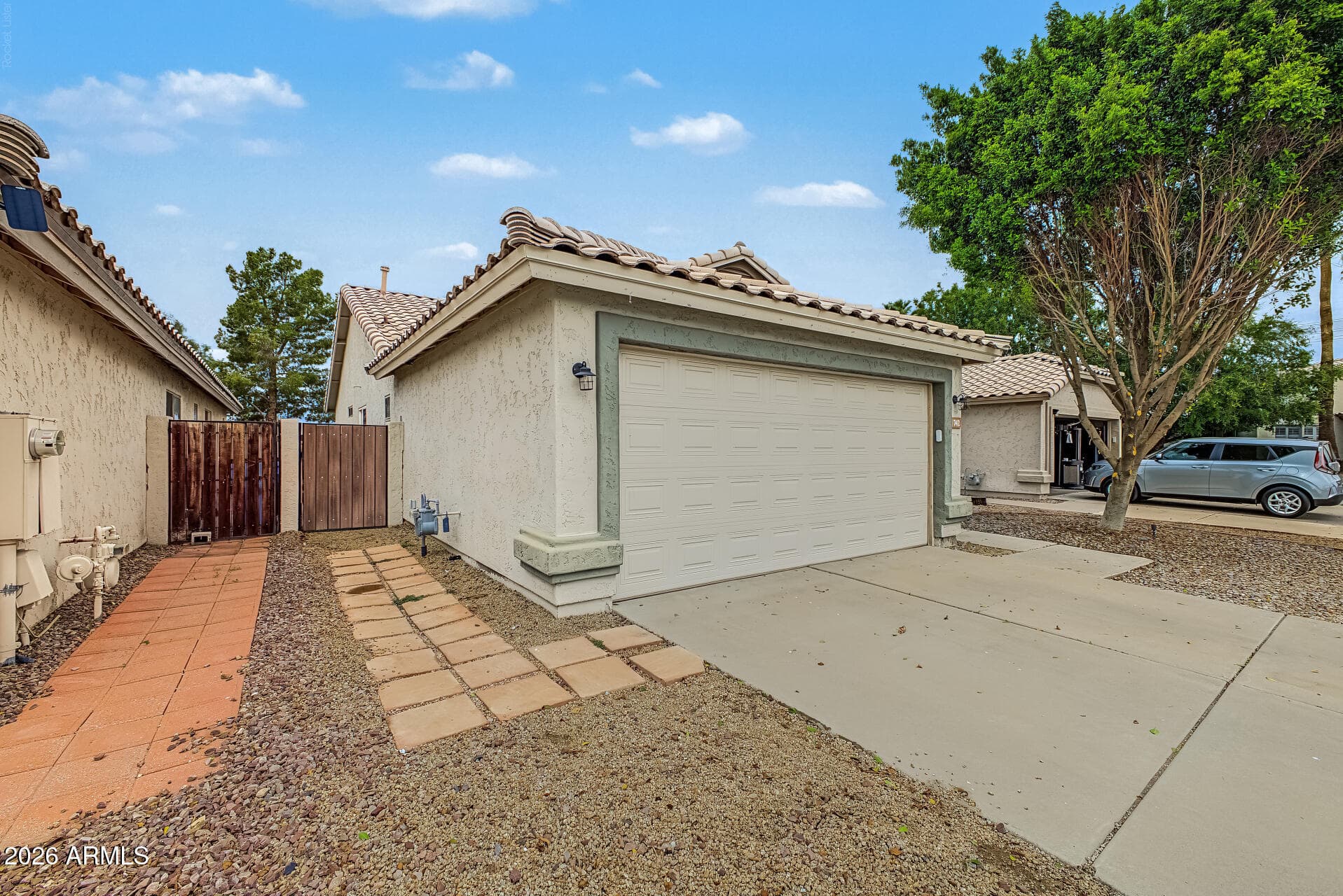 742 N Harmony Avenue — photo 2