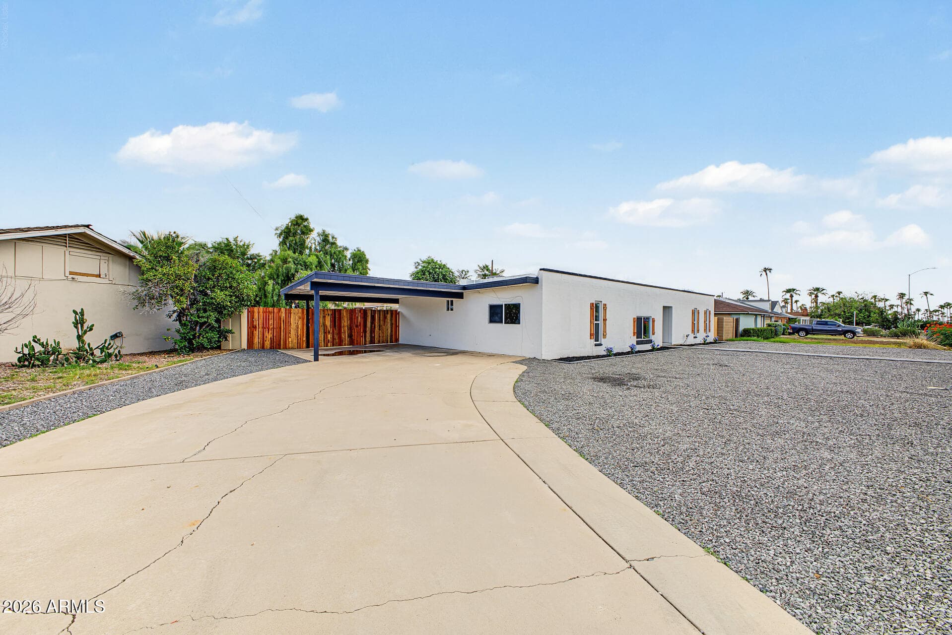 3645 E Arcadia Avenue — photo 2