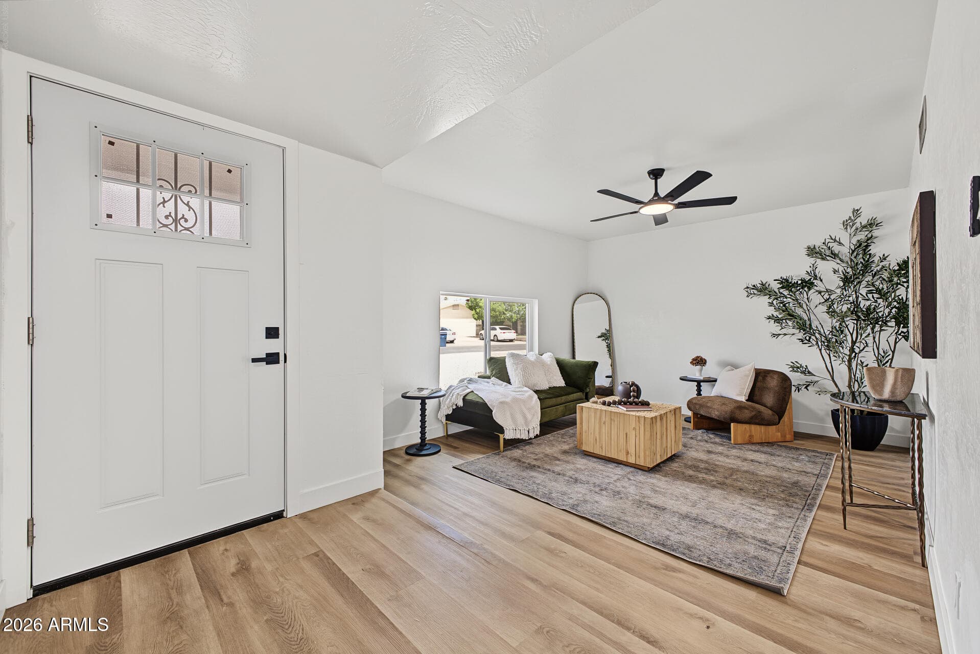 3645 E Arcadia Avenue — photo 3