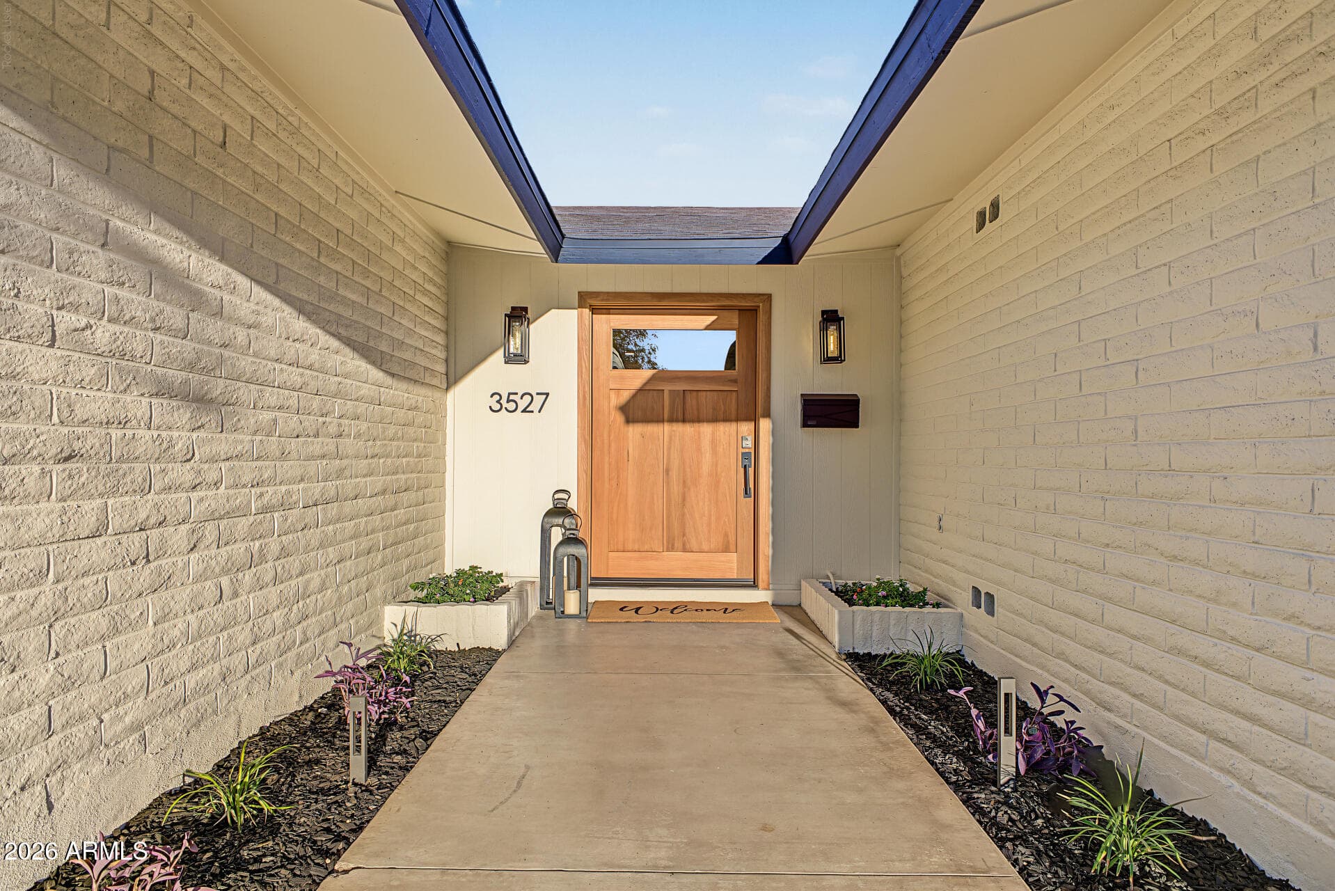 3527 S Oak Street — photo 2