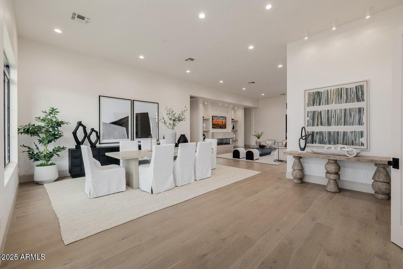 3301 E Elm Street — photo 3