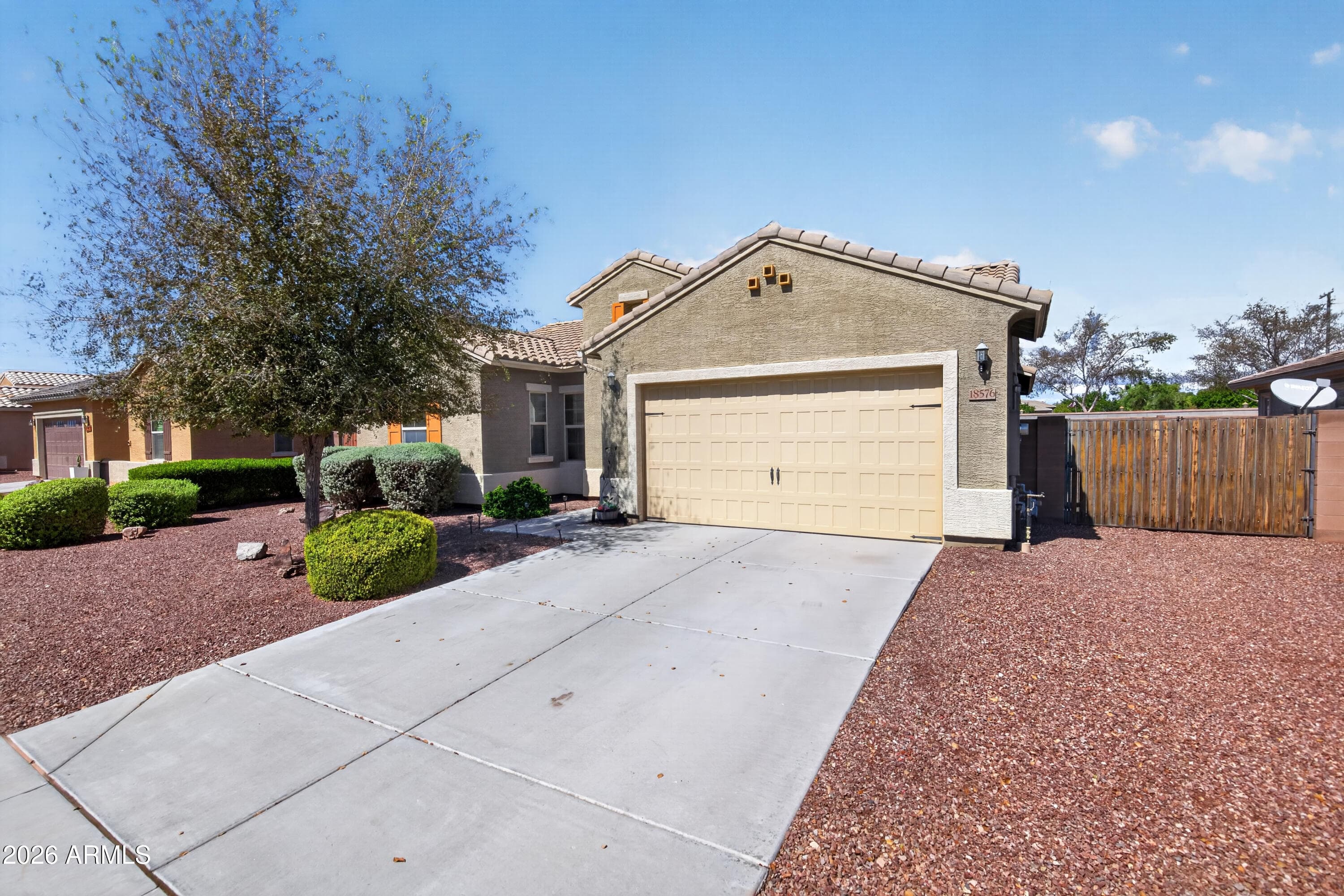 18576 W Kendall Street — photo 2