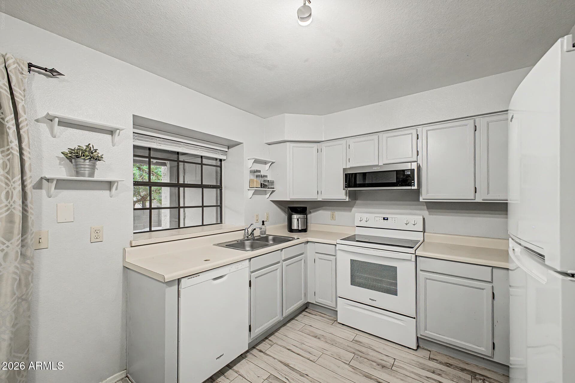 921 W University Drive 1085 — photo 3
