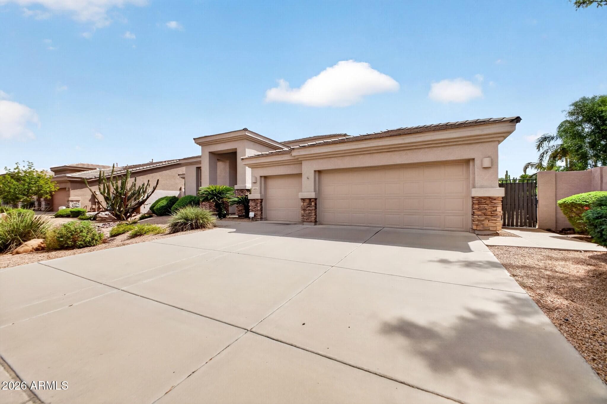 1123 W Thompson Way — photo 2