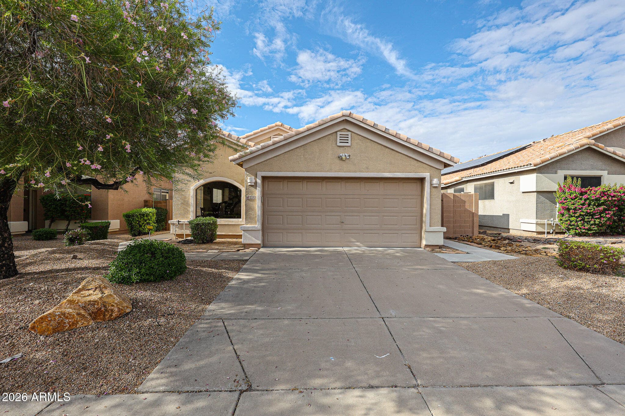 2252 E Mariposa Grande — photo 2