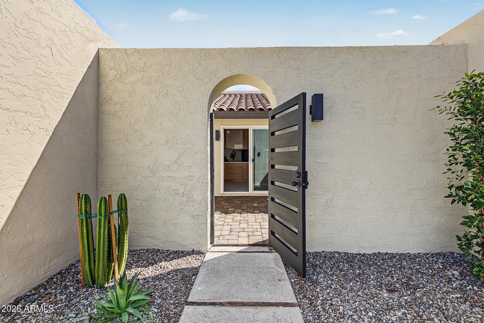 5621 N Palacio Place — photo 2