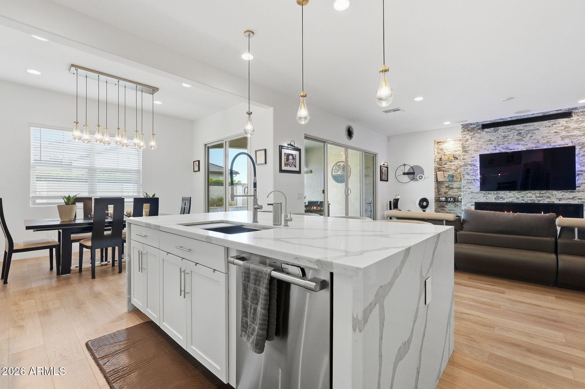161 E Elmwood Place — photo 6