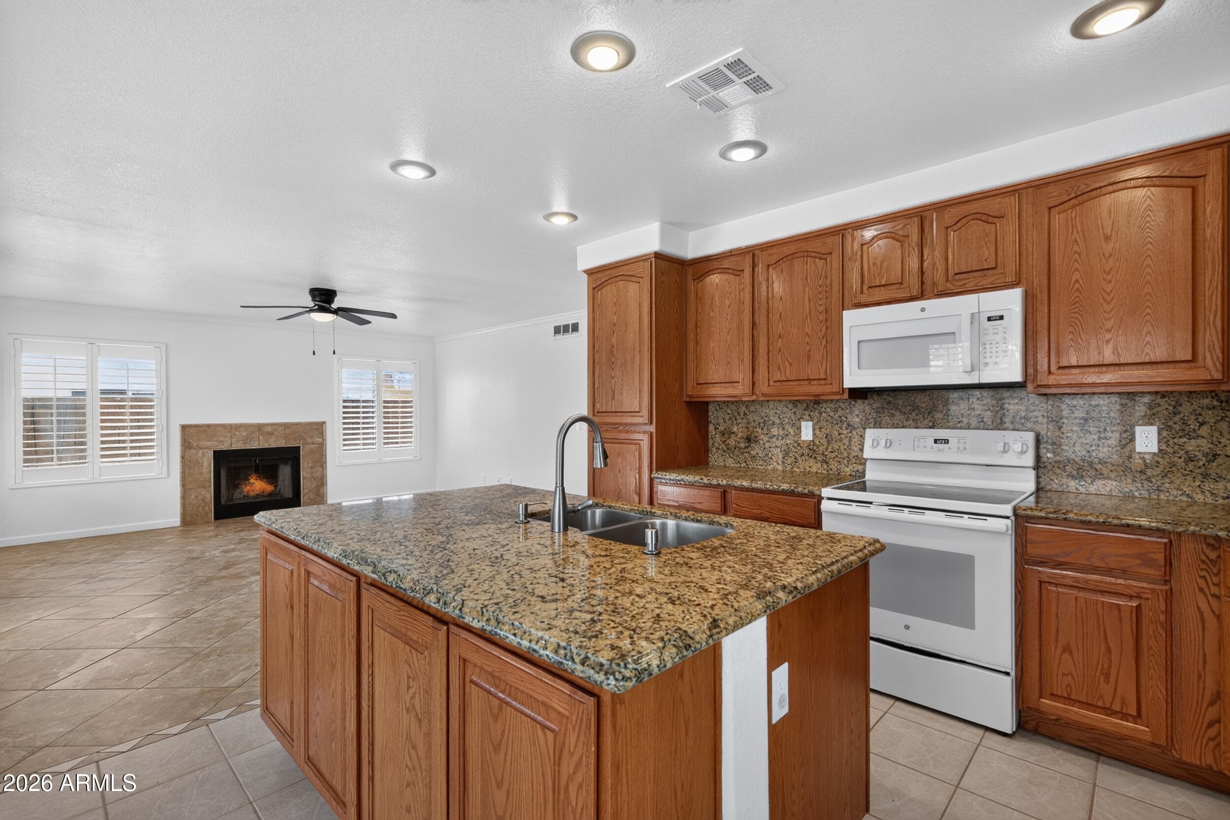 6321 E Roland Street — photo 3