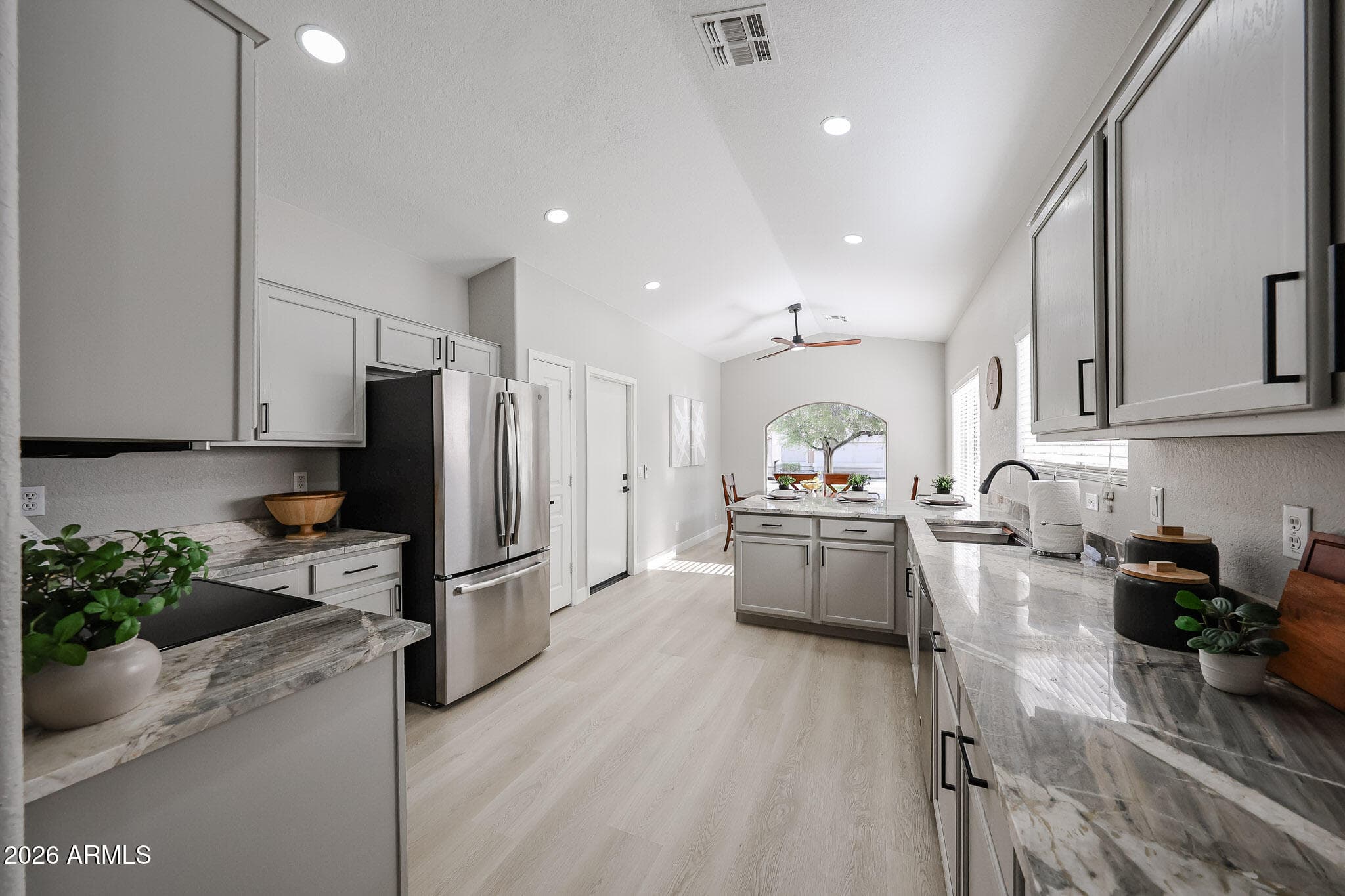 2252 E Mariposa Grande — photo 5