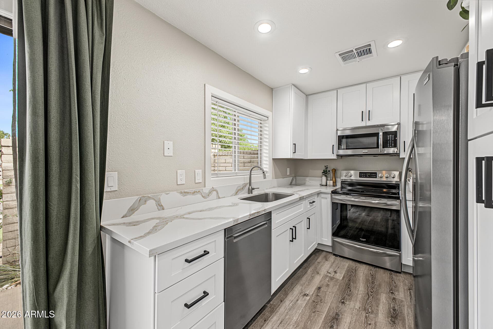 3306 S Parkside Drive — photo 3