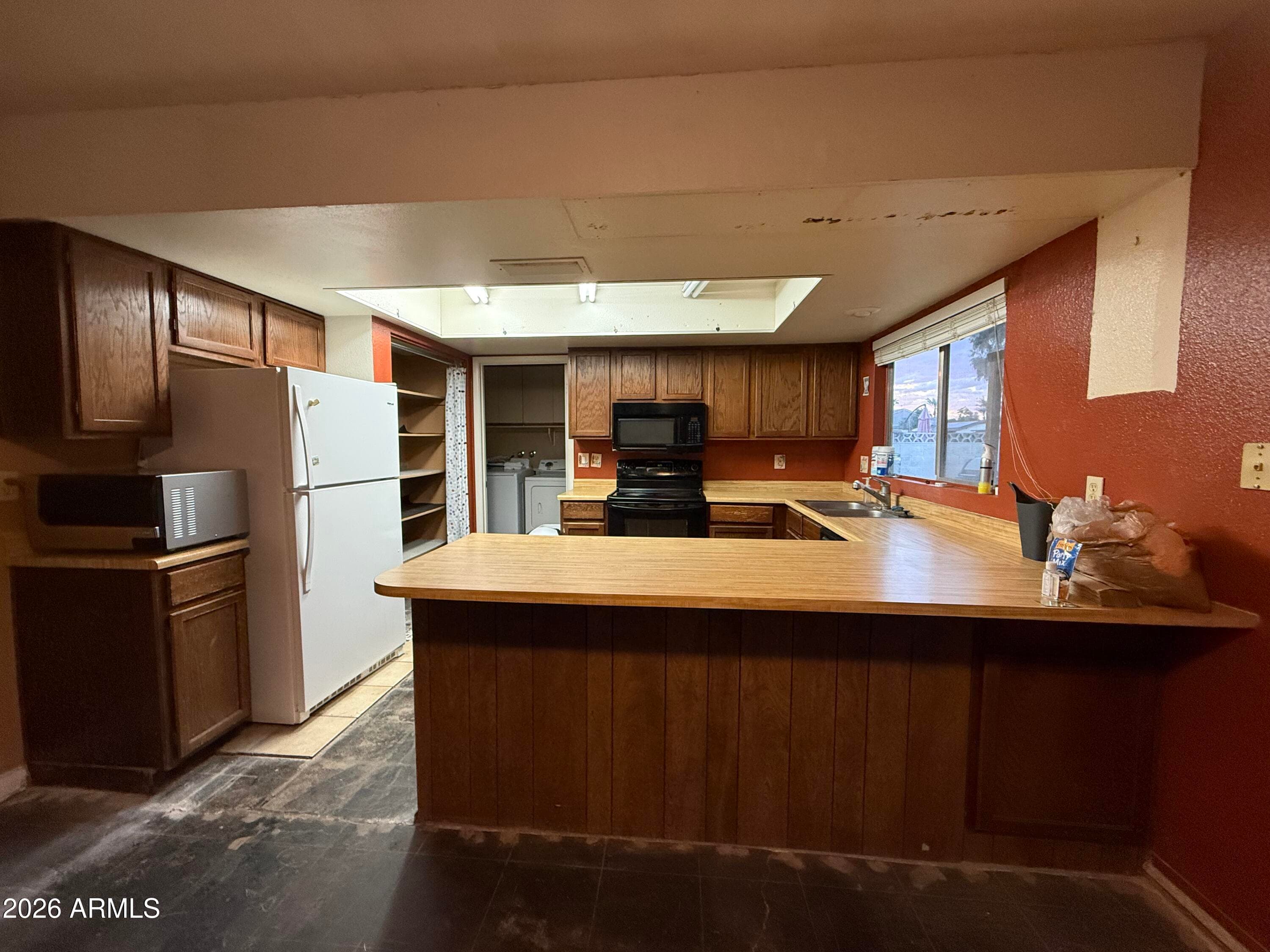 2214 W Behrend Drive — photo 7