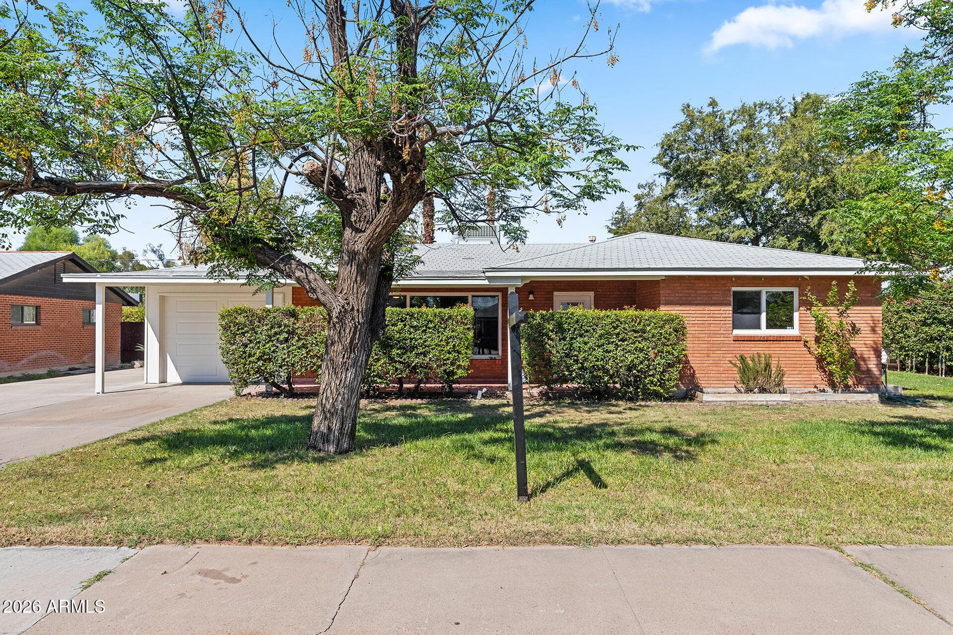 1826 E Hazelwood Street — photo 2