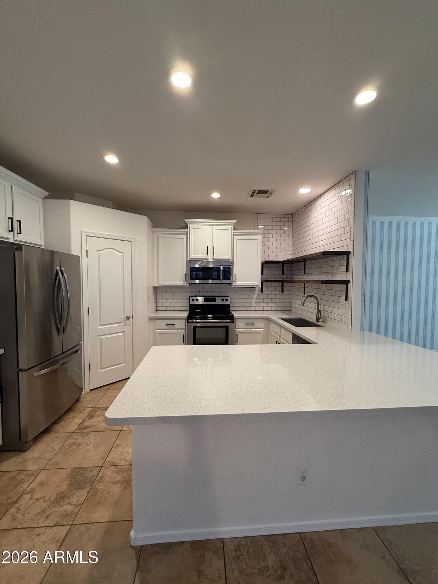 3769 E Kerry Lane — photo 3