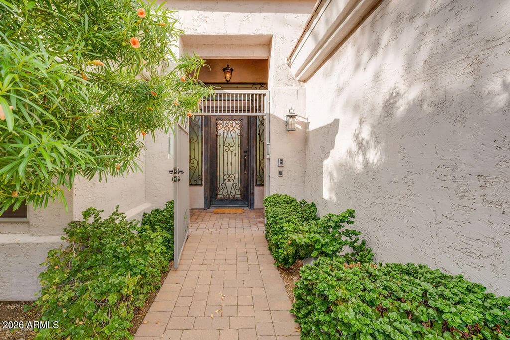 7228 E Whistling Wind Way — photo 4