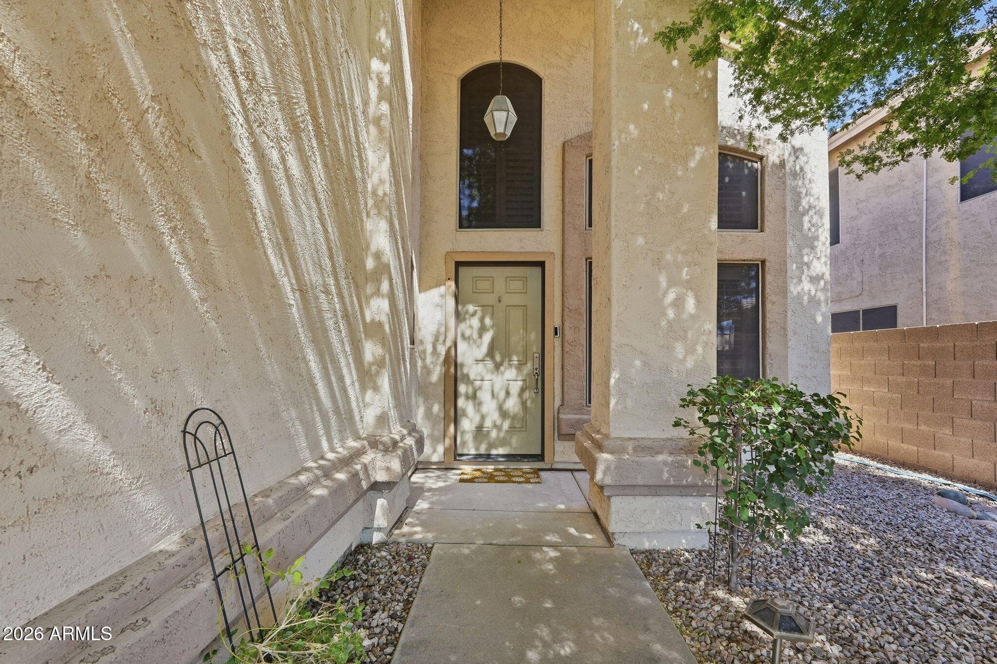 462 W Colt Road — photo 2