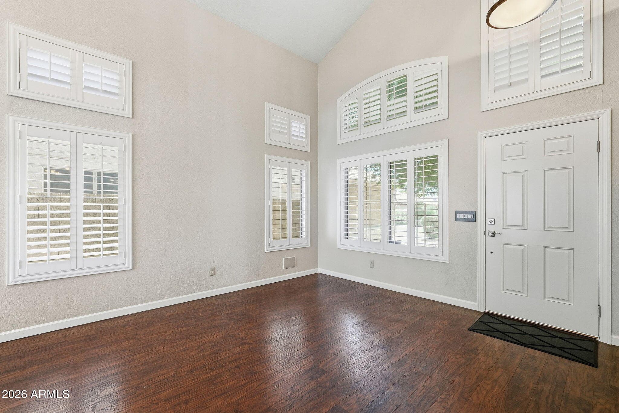 462 W Colt Road — photo 3