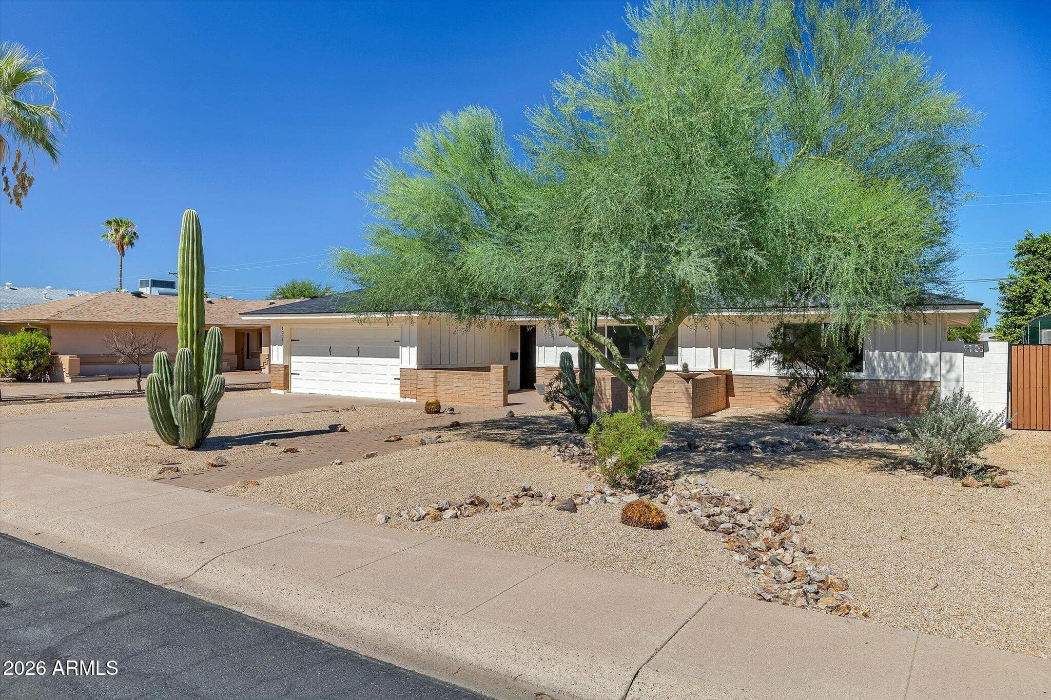 1034 E Hermosa Drive — photo 4