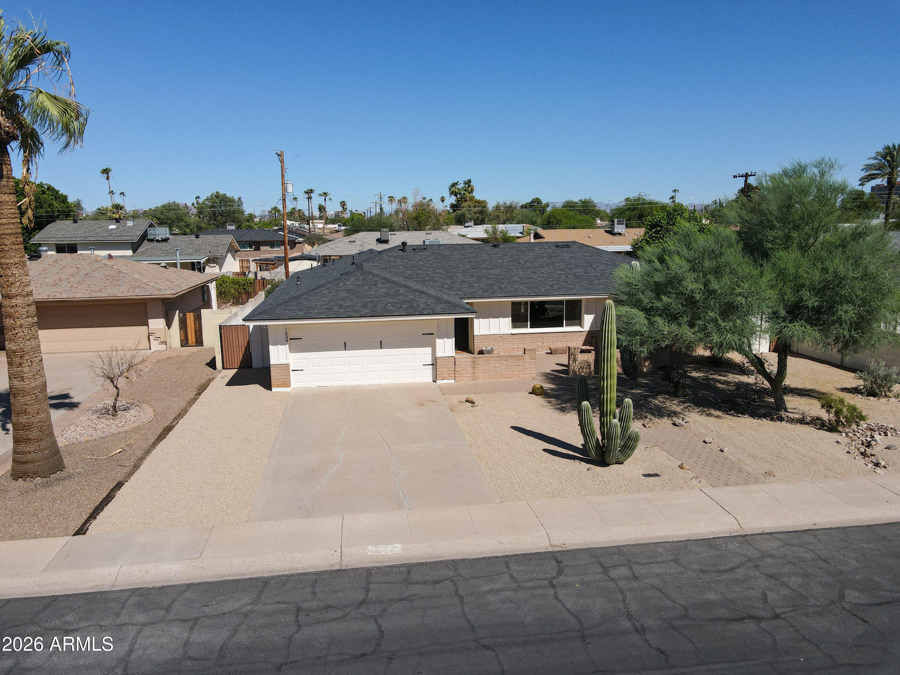1034 E Hermosa Drive — photo 2