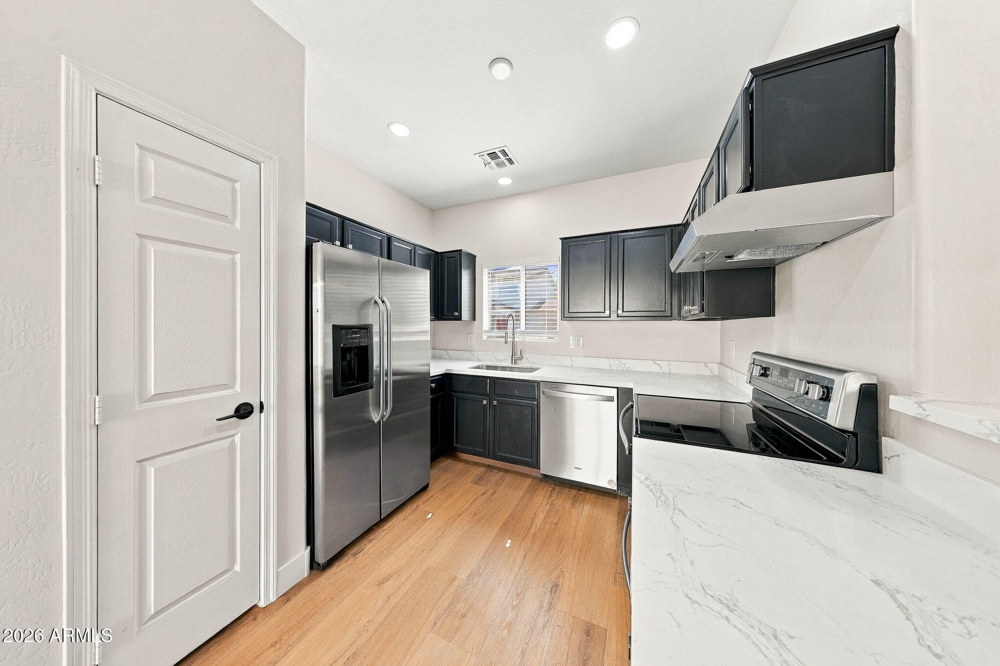 3740 W Oregon Avenue — photo 8